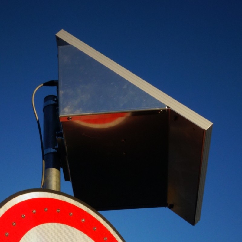 Coffret alimentation solaire pour panneaux lumineux.