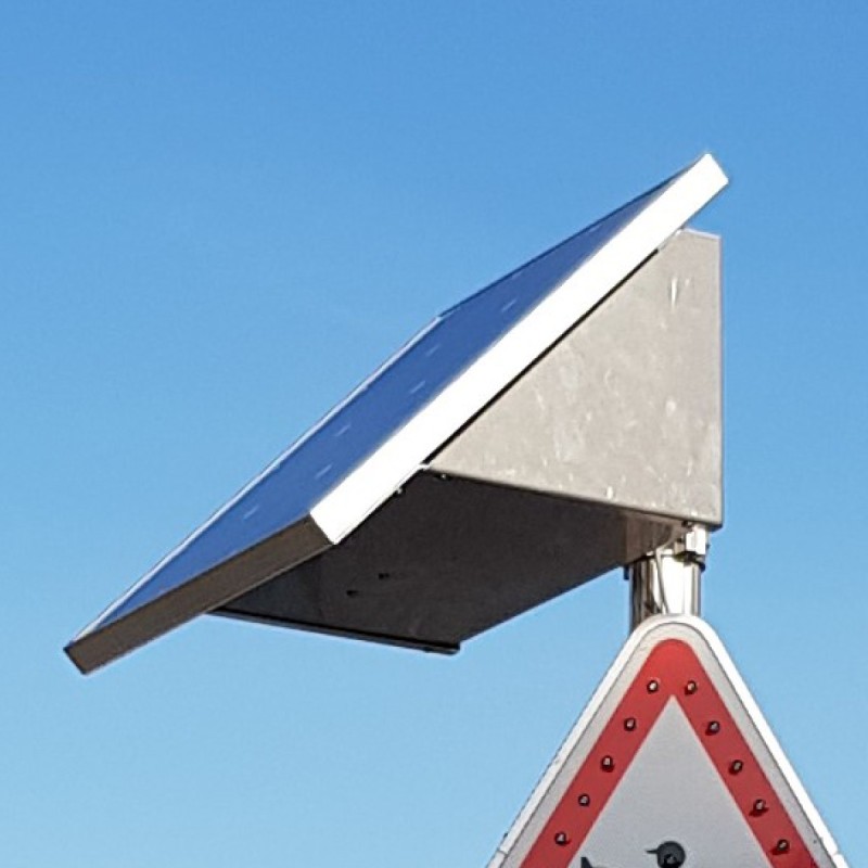 Coffret alimentation solaire pour panneaux lumineux.