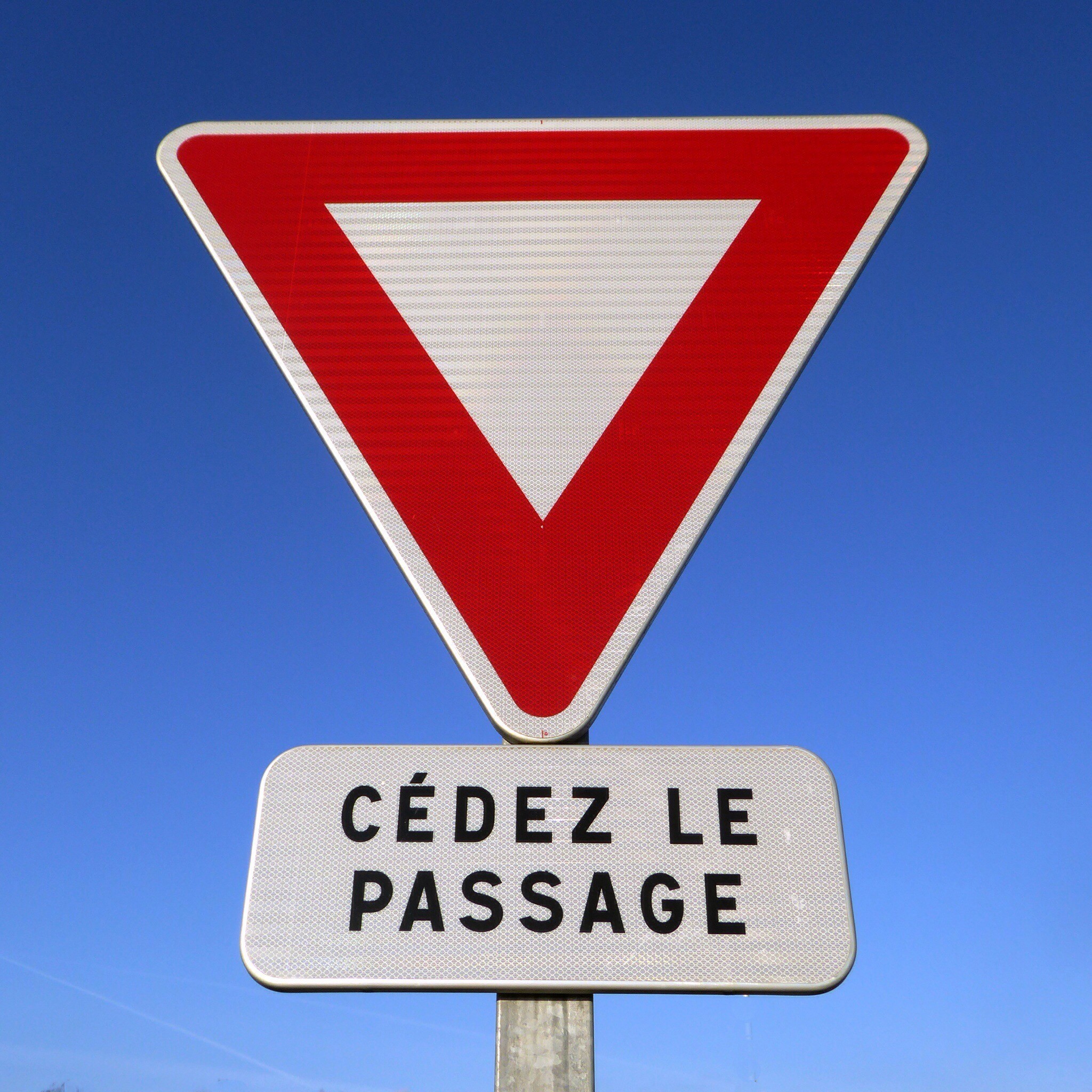 Panneaux de signalisation de routière